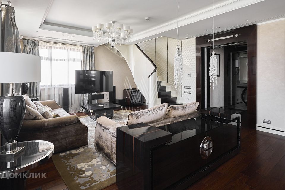 Сдаётся 5-комнатная квартира, 240 м²