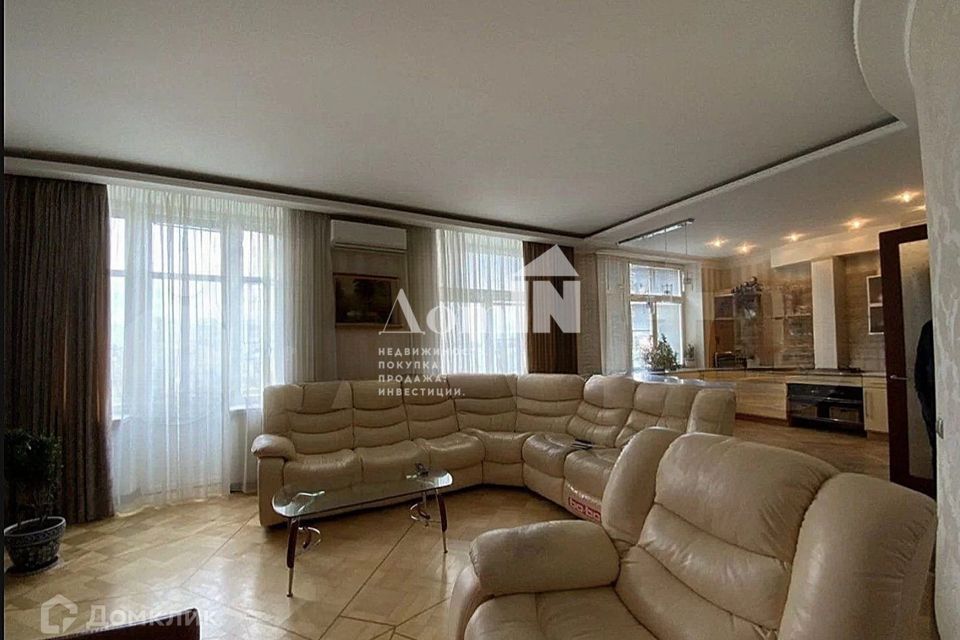 Продаётся 4-комнатная квартира, 130.5 м²