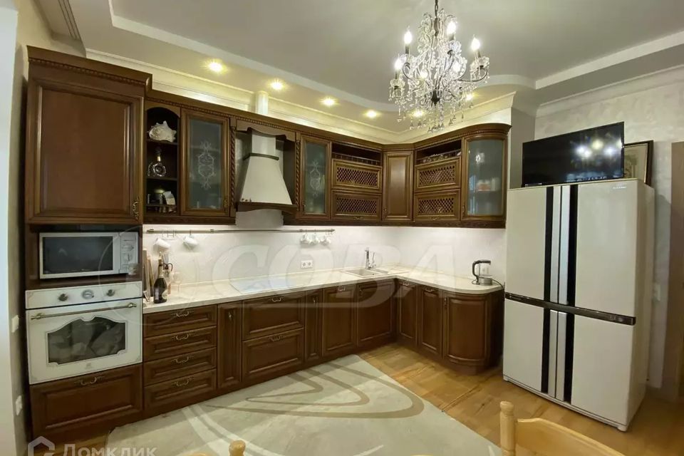 Сдаётся 3-комнатная квартира, 130 м²