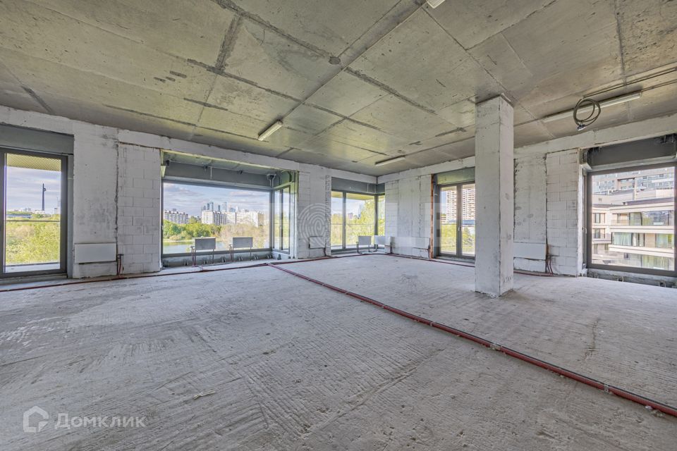 Продаётся 4-комнатная квартира, 225.7 м²