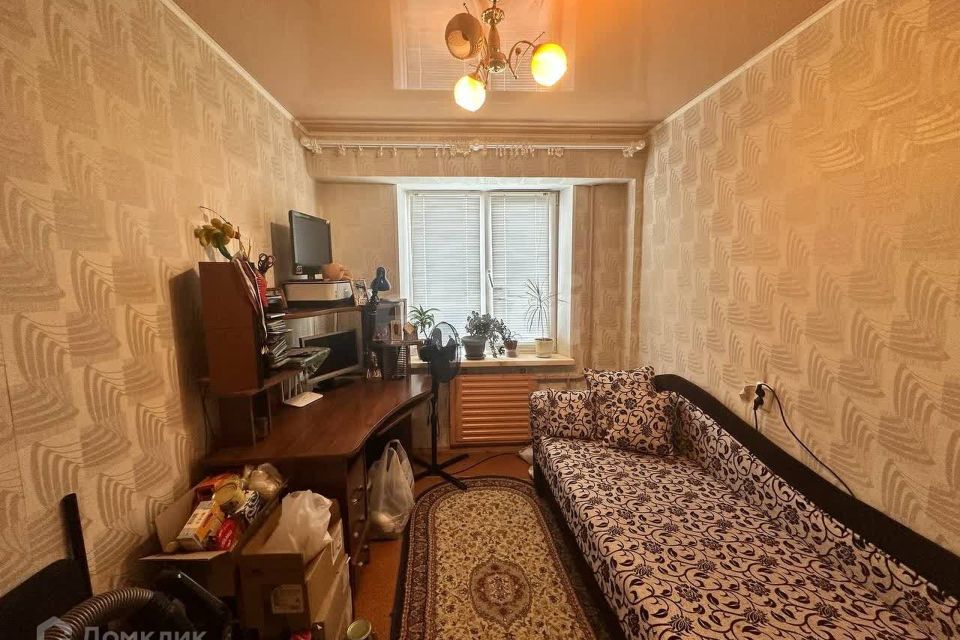 Продаётся 4-комнатная квартира, 58.2 м²