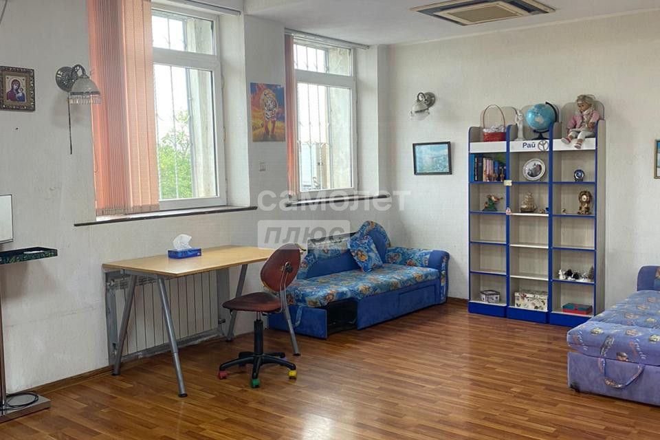 Продаётся 4-комнатная квартира, 125.2 м²