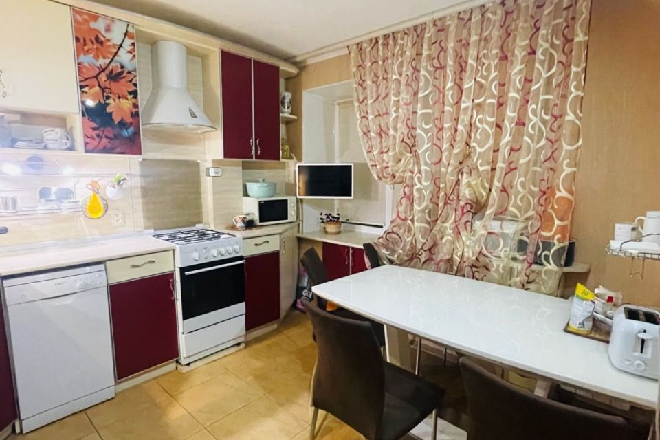 Продаётся 4-комнатная квартира, 80 м²