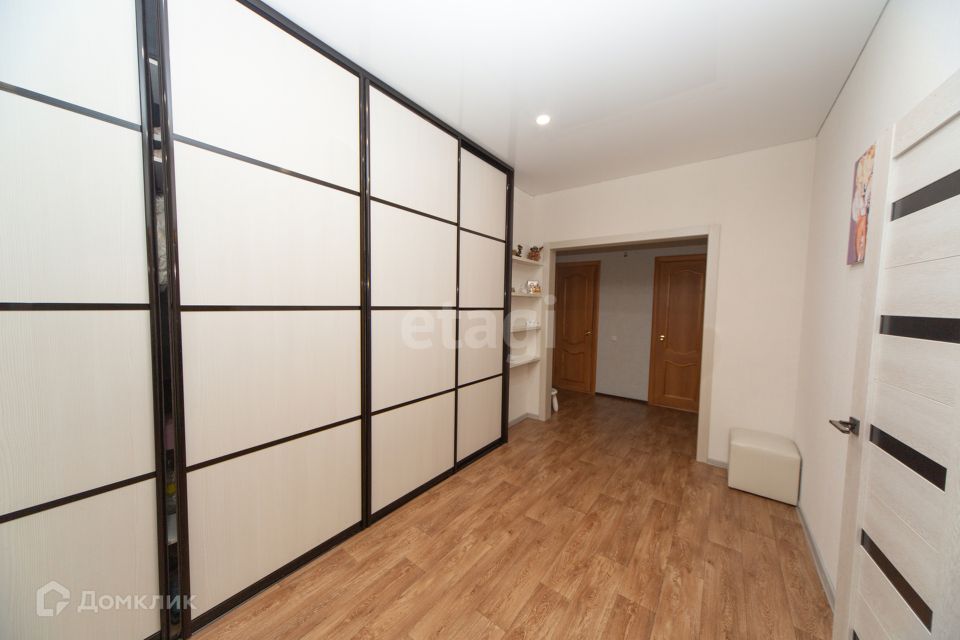 Продаётся 4-комнатная квартира, 138 м²