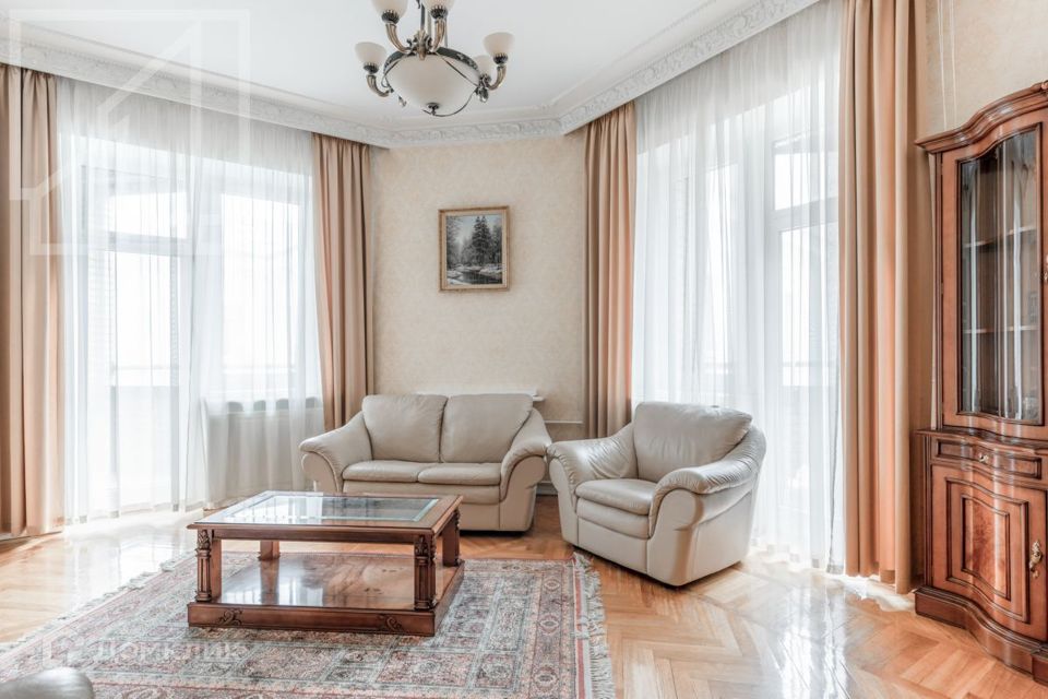 Сдаётся 3-комнатная квартира, 136 м²