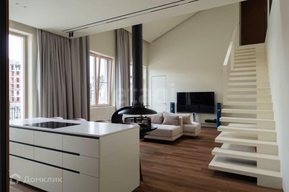 Продаётся 3-комнатная квартира, 145.4 м²