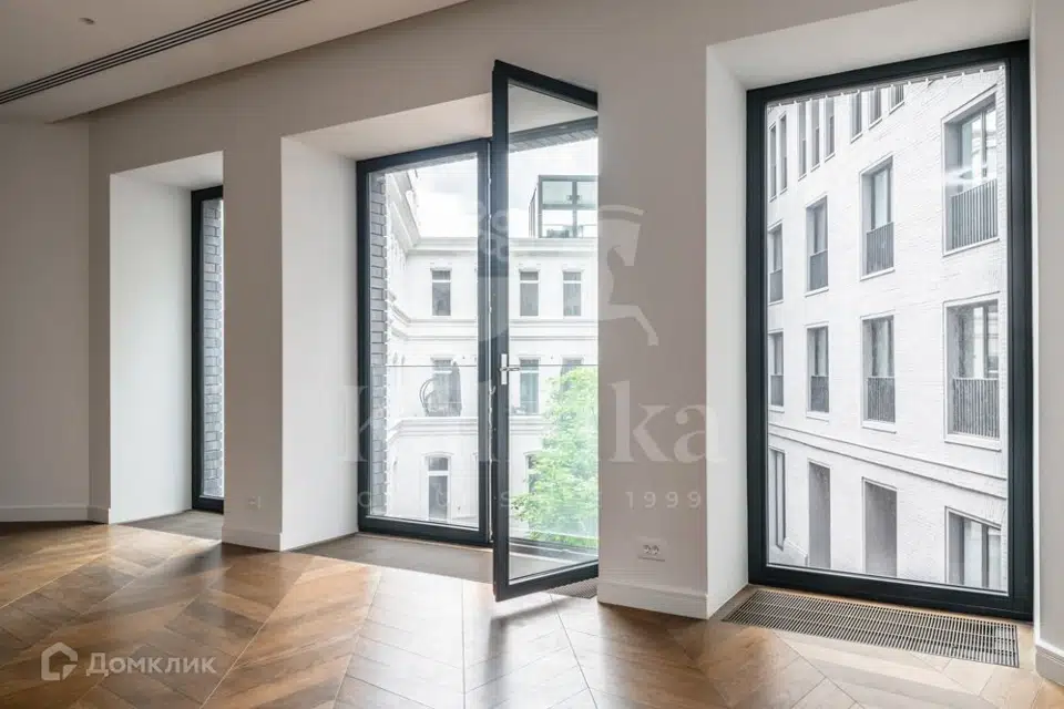 Продаётся 3-комнатная квартира, 156.2 м²