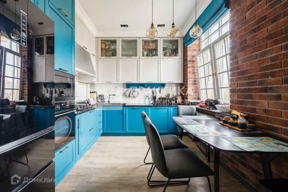 Продаётся 4-комнатная квартира, 106 м²