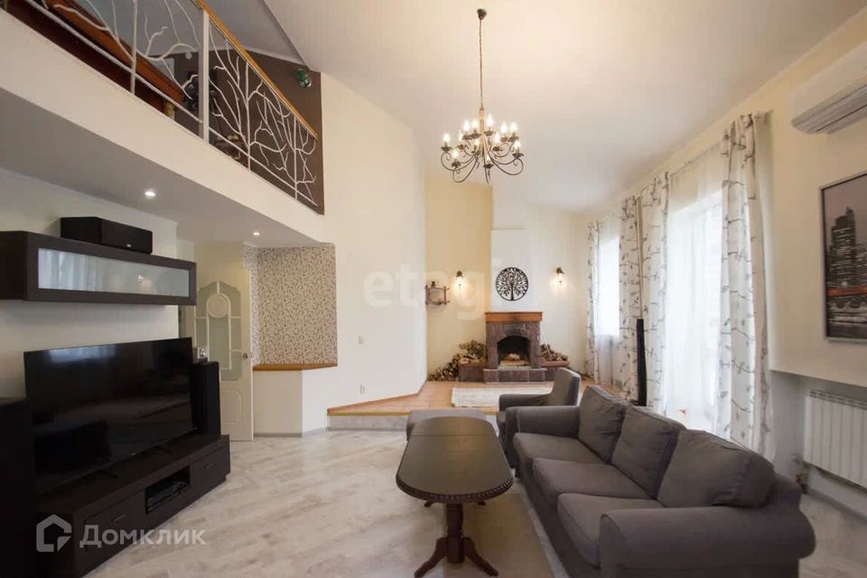 Продаётся 5-комнатная квартира, 280 м²