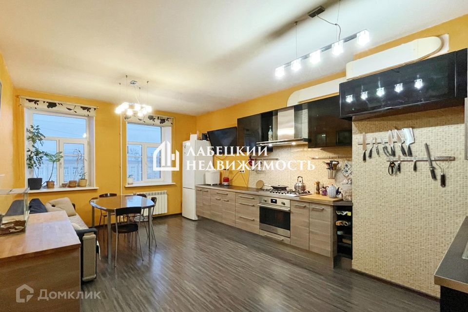 Сдаётся 4-комнатная квартира, 97.9 м²