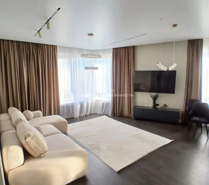 Продаётся 4-комнатная квартира, 109 м²