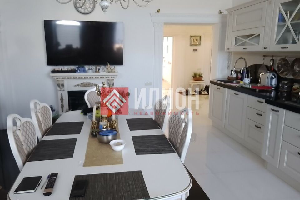 Продаётся 3-комнатная квартира, 121.4 м²
