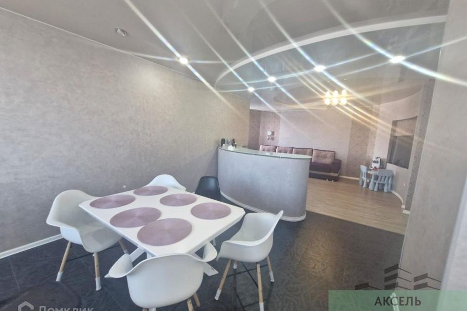 Продаётся 3-комнатная квартира, 117 м²