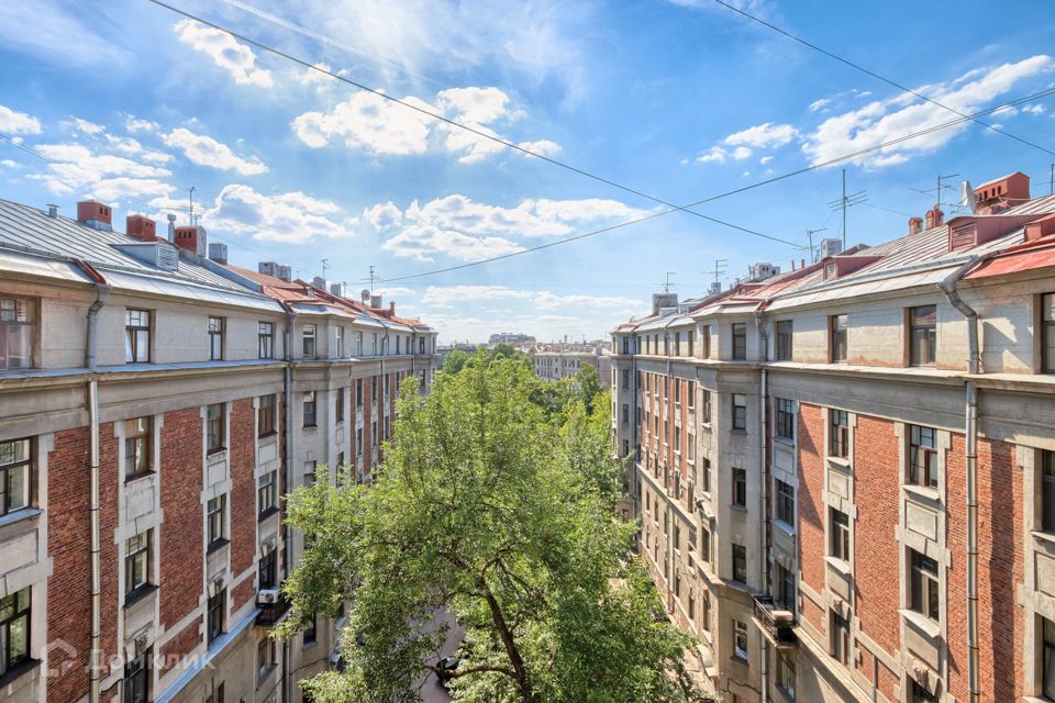 Продаётся 6-комнатная квартира, 296 м²