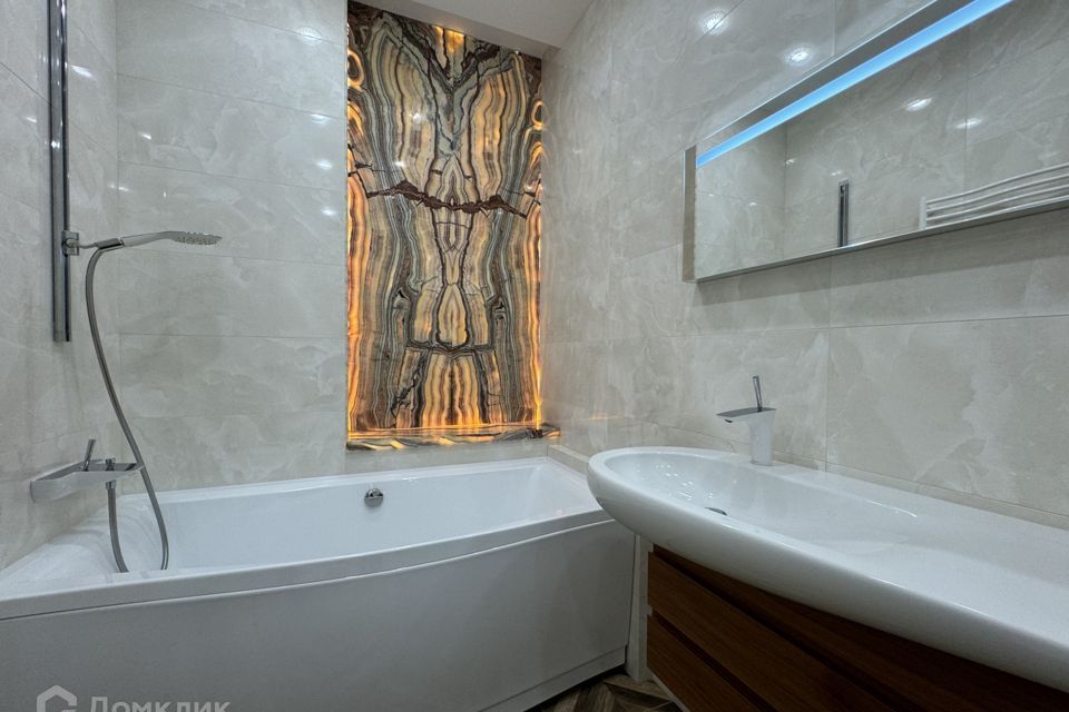 Продаётся 2-комнатная квартира, 107 м²