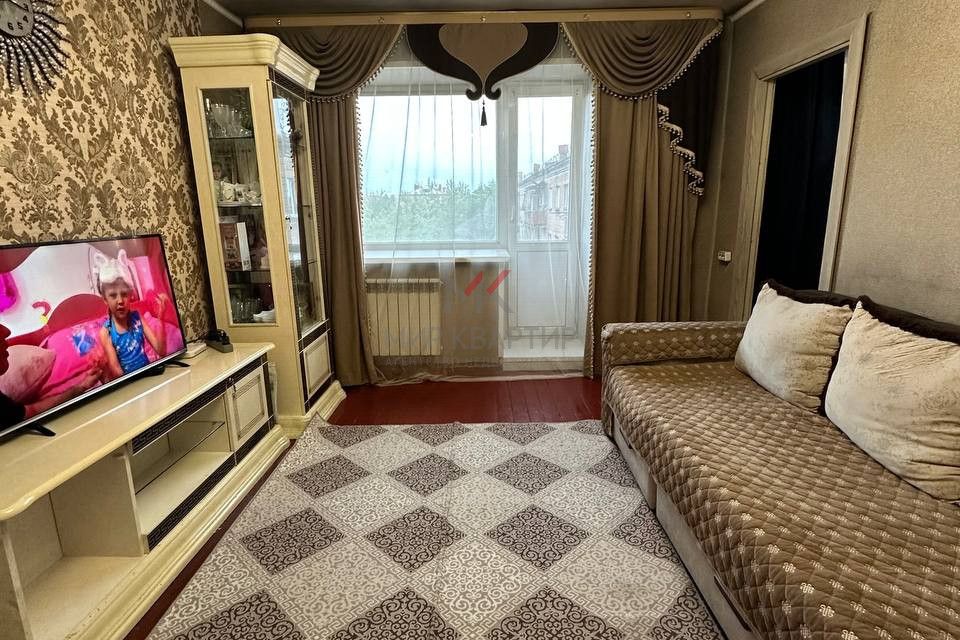 Продаётся 3-комнатная квартира, 48.8 м²