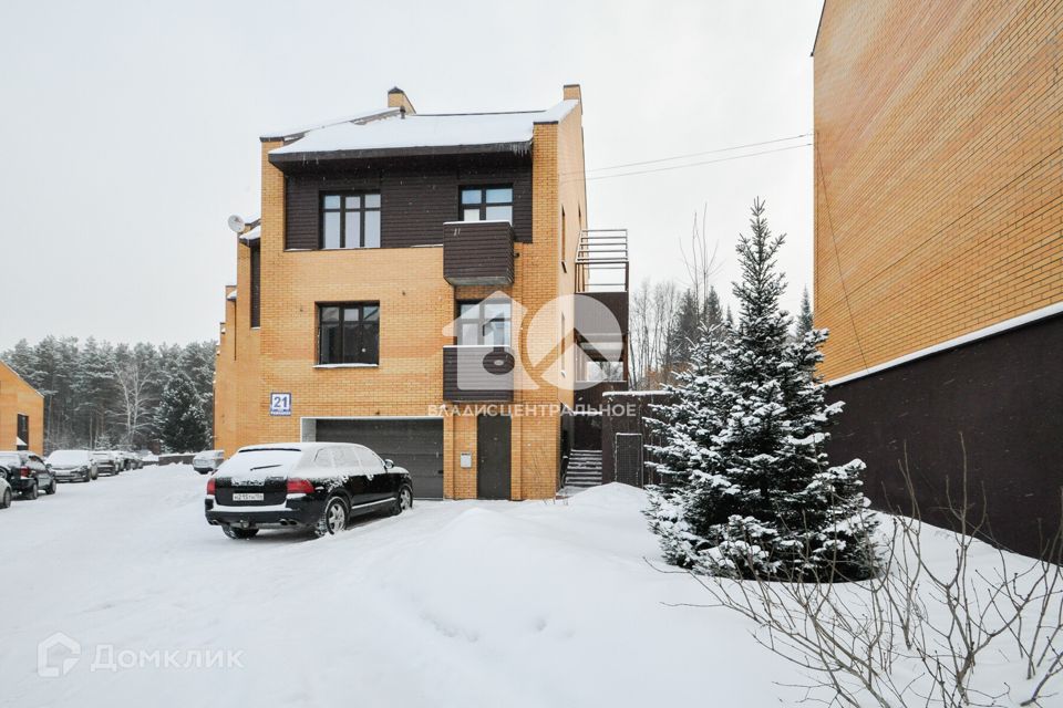 Продаётся 5-комнатная квартира, 180 м²