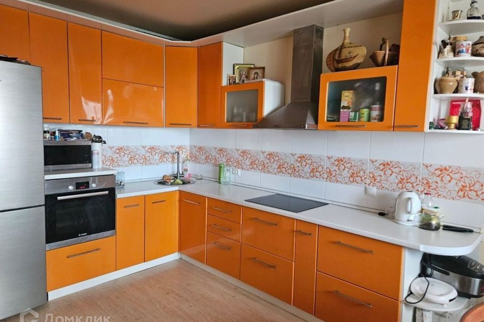 Продаётся 4-комнатная квартира, 107 м²