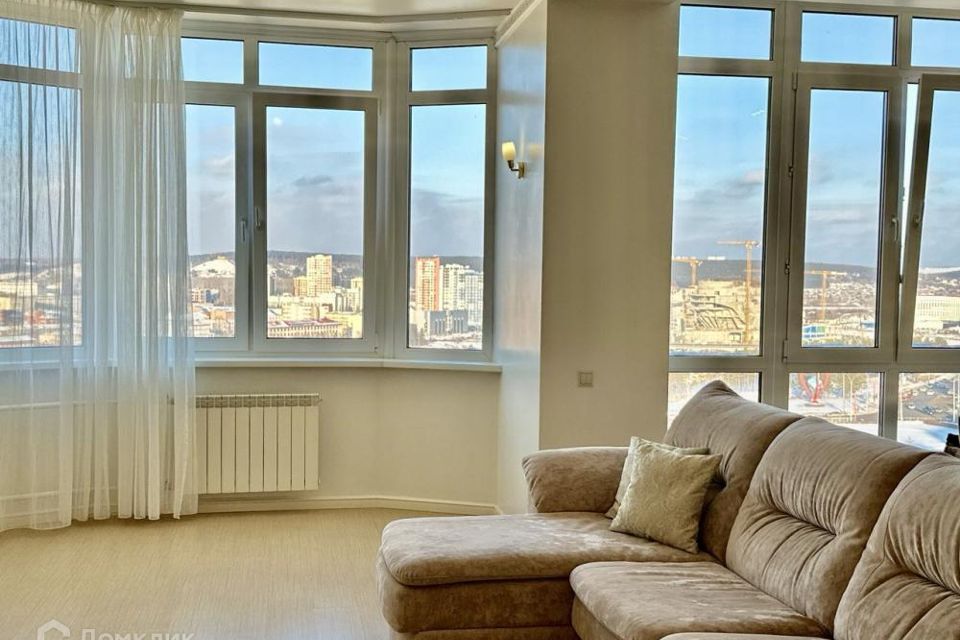 Продаётся 3-комнатная квартира, 137.7 м²