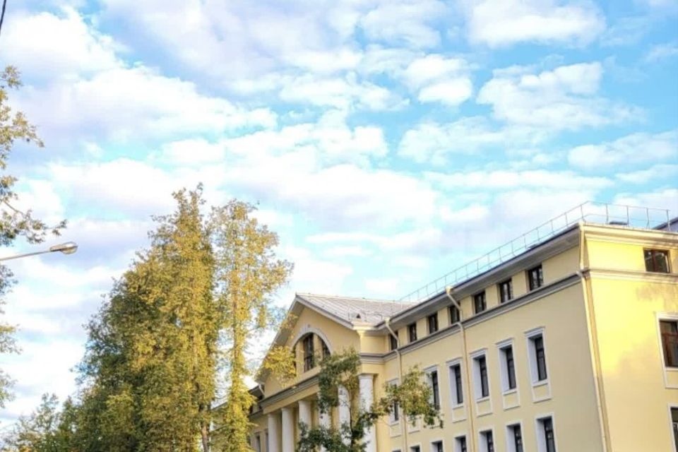 Продаётся 4-комнатная квартира, 138 м²