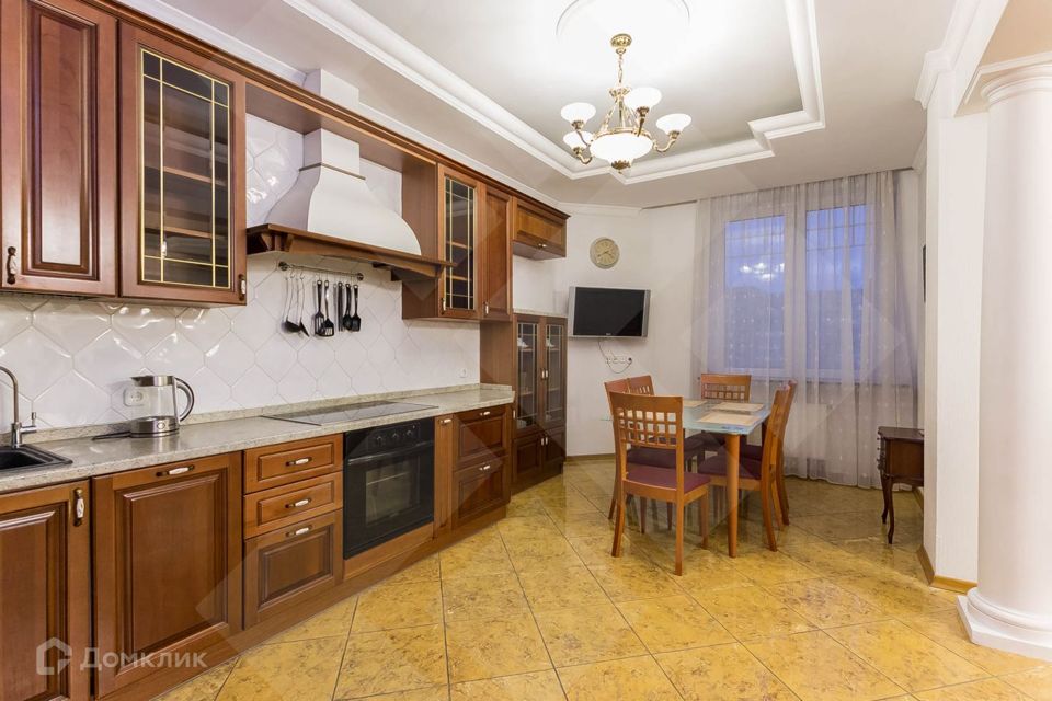 Сдаётся 3-комнатная квартира, 150 м²