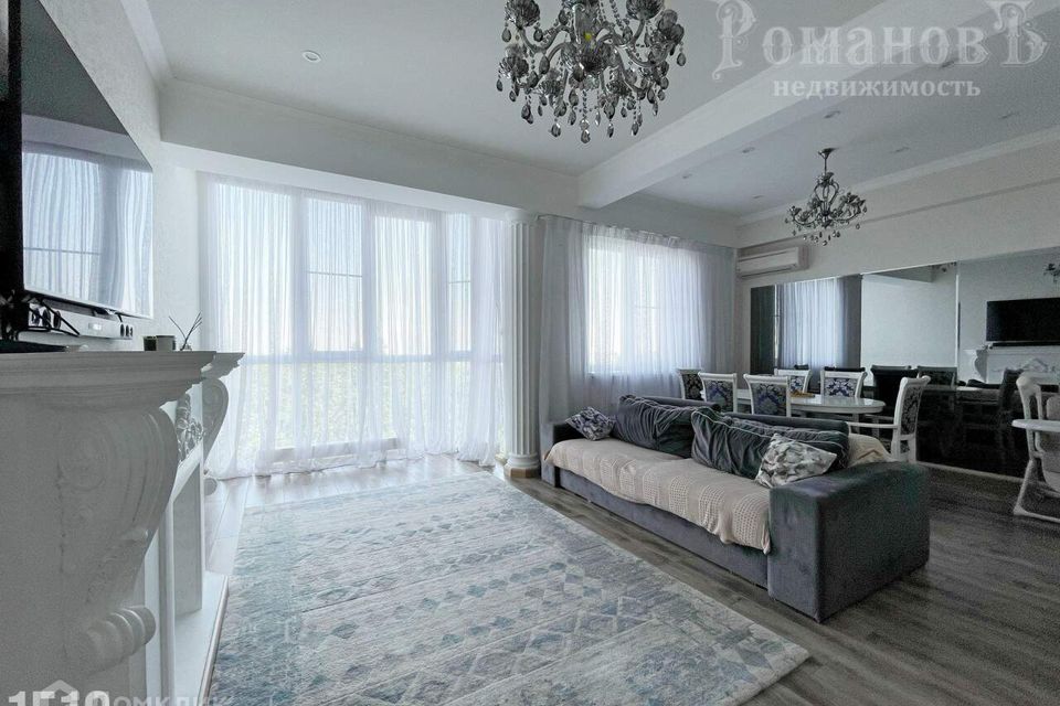 Продаётся 3-комнатная квартира, 109 м²