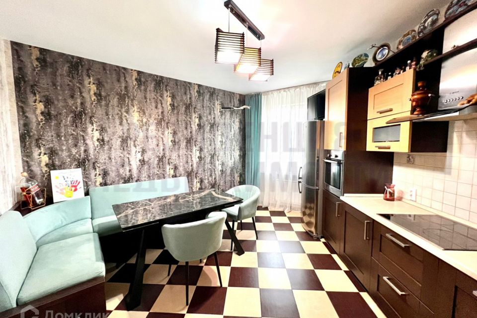 Продаётся 2-комнатная квартира, 103.5 м²