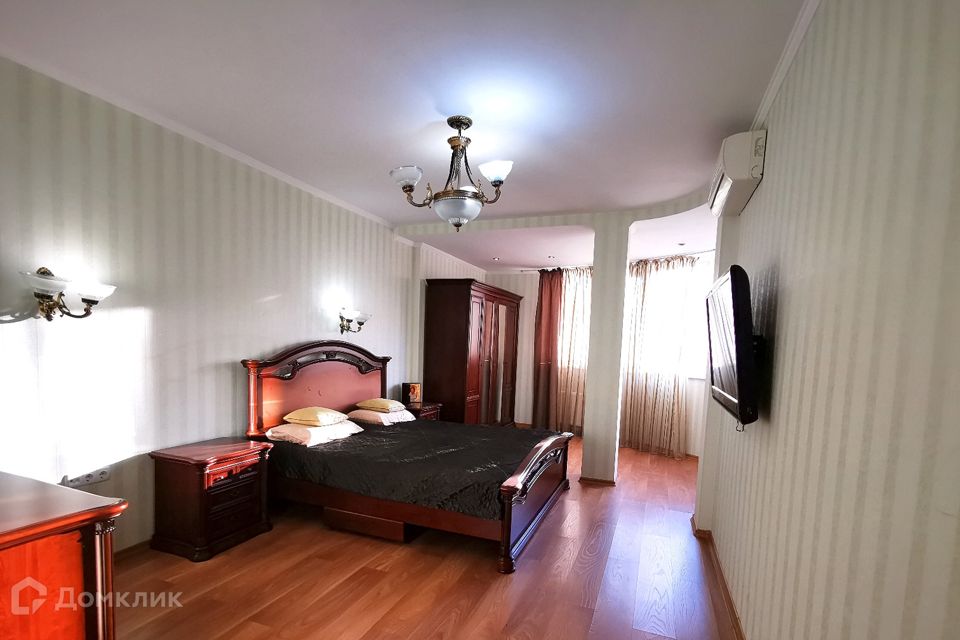 Продаётся 2-комнатная квартира, 119 м²