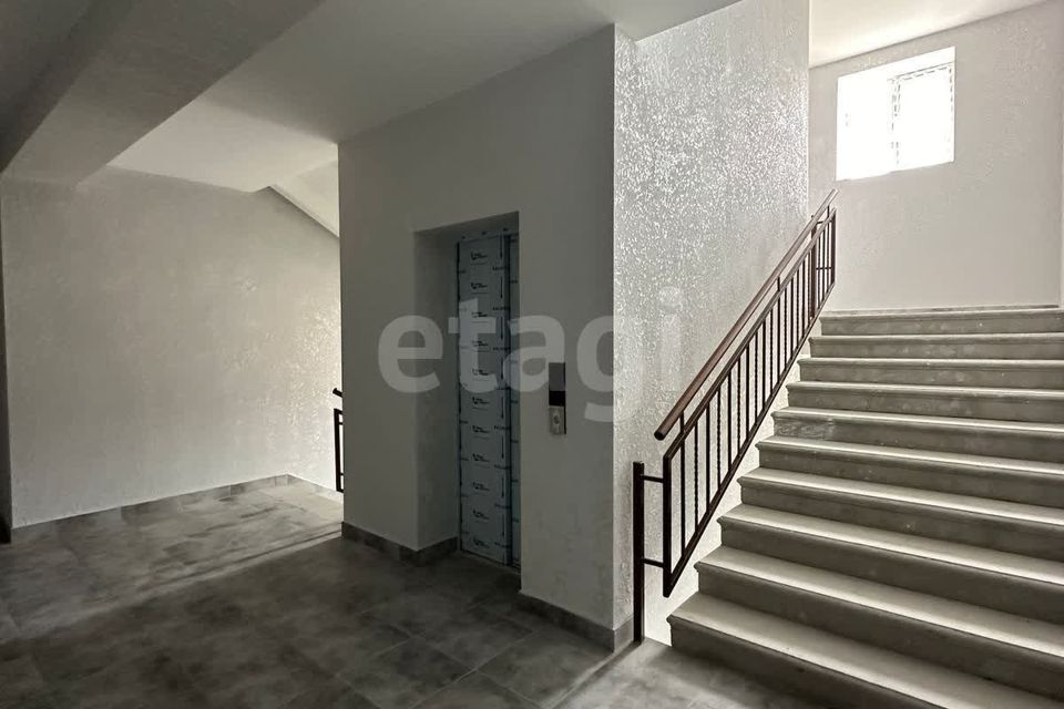 Продаётся 3-комнатная квартира, 200 м²