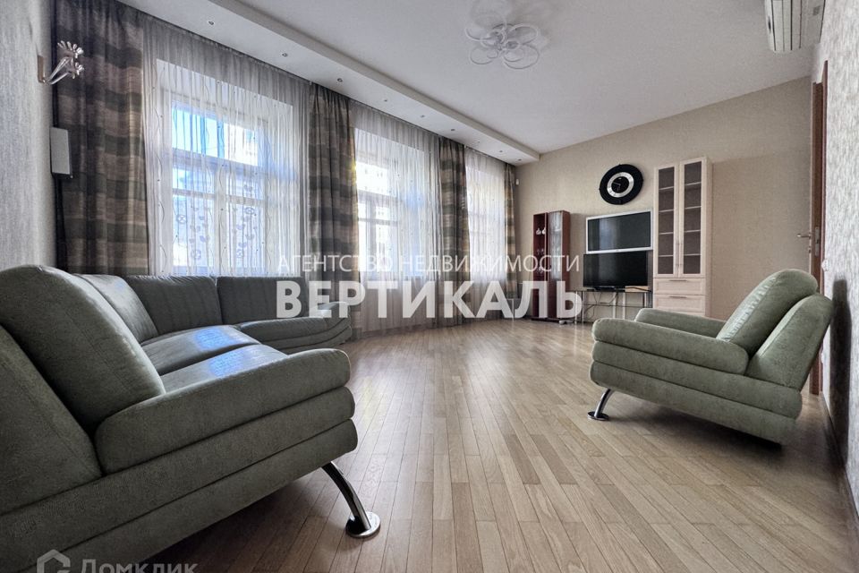 Продаётся 3-комнатная квартира, 130 м²