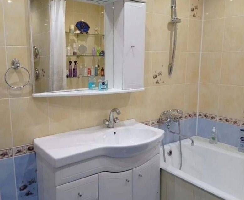 Сдаётся 4-комнатная квартира, 98 м²