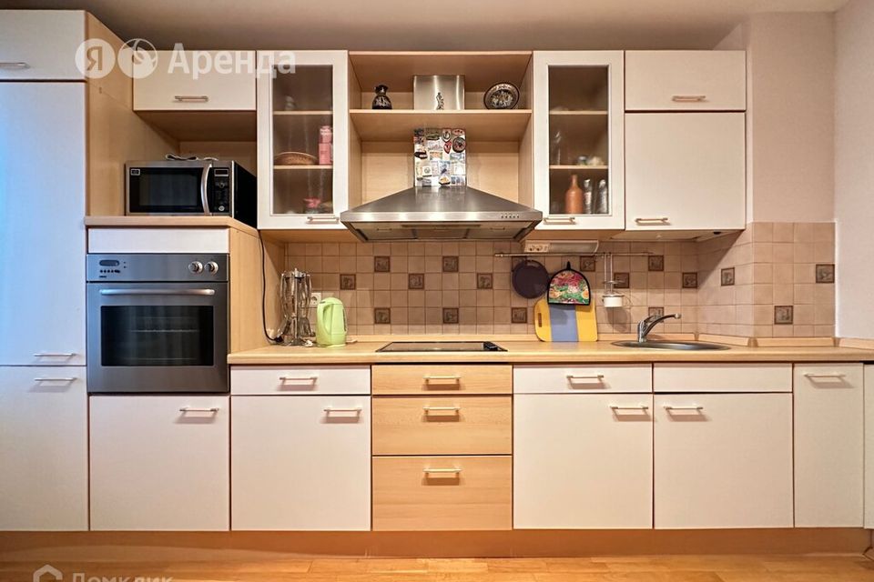Сдаётся 2-комнатная квартира, 65 м²