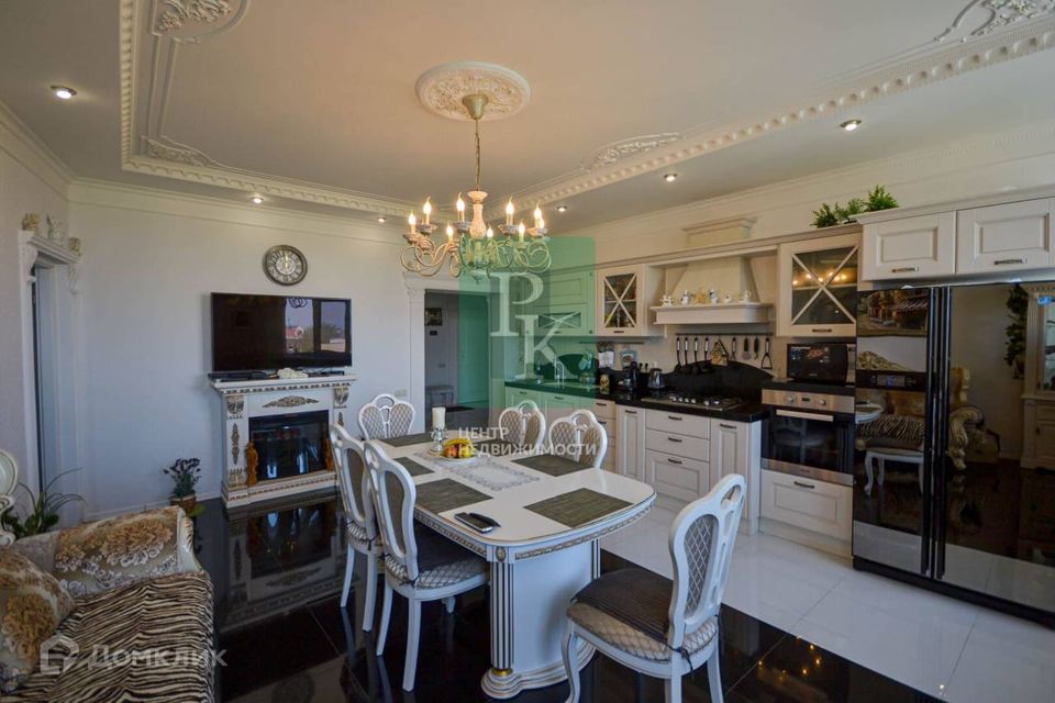Продаётся 4-комнатная квартира, 121.4 м²