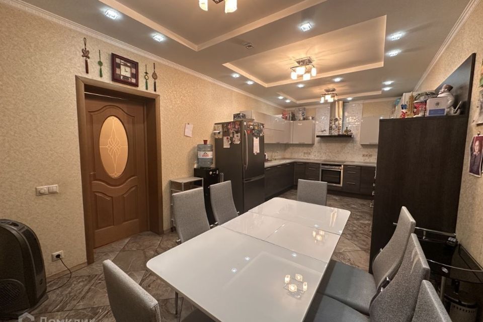 Продаётся 4-комнатная квартира, 156.1 м²