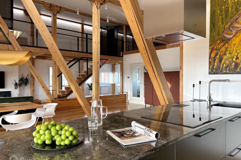 Продаётся 4-комнатная квартира, 250 м²