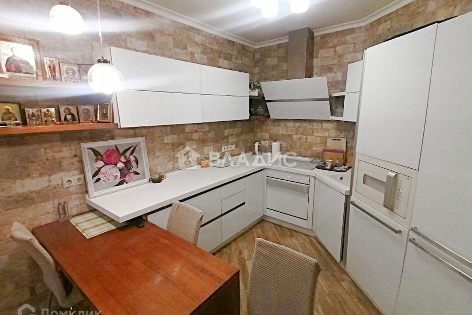 Продаётся 2-комнатная квартира, 82.7 м²