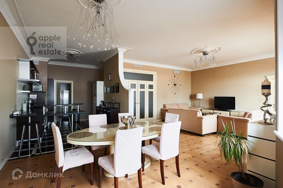 Сдаётся 4-комнатная квартира, 200 м²