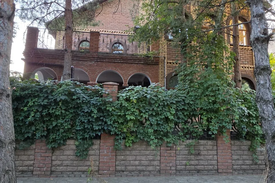 Продаётся 2-этажный дом, 400 м²