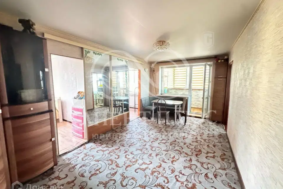 Продаётся 4-комнатная квартира, 57.3 м²