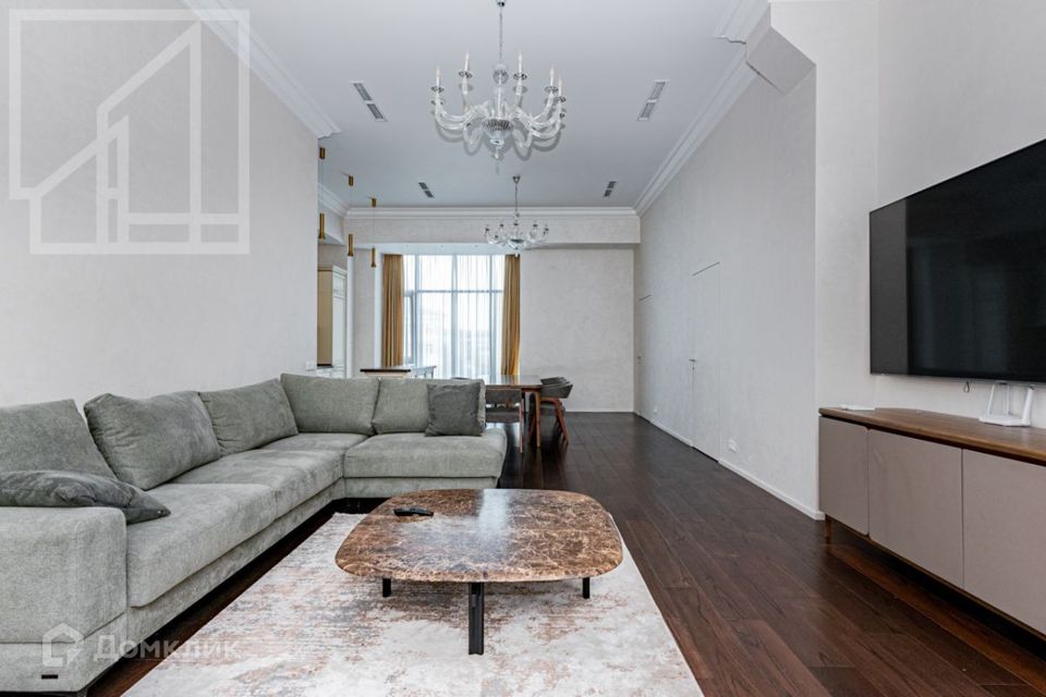 Сдаётся 5-комнатная квартира, 236 м²