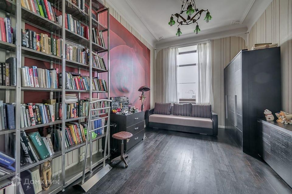 Продаётся 1-комнатная квартира, 170 м²