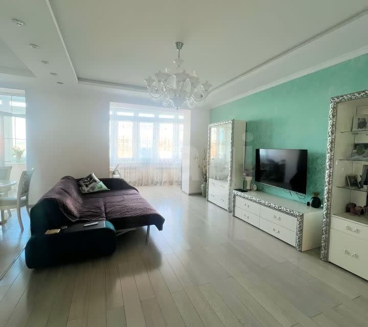 Продаётся 3-комнатная квартира, 129 м²