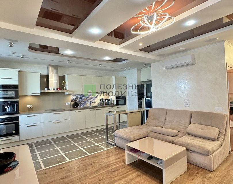 Продаётся 4-комнатная квартира, 136.4 м²