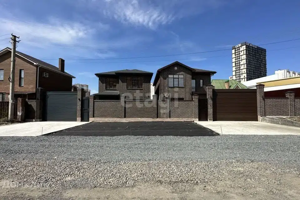 Продаётся 3-этажный дом, 221 м²