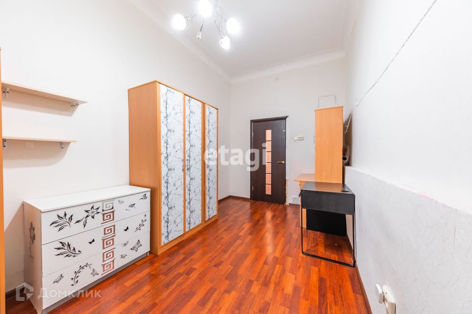 Продаётся 5-комнатная квартира, 102.9 м²