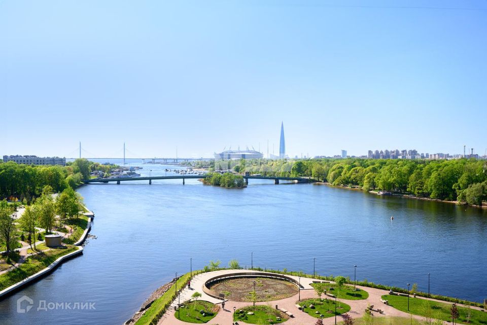 Продаётся 4-комнатная квартира, 245.9 м²