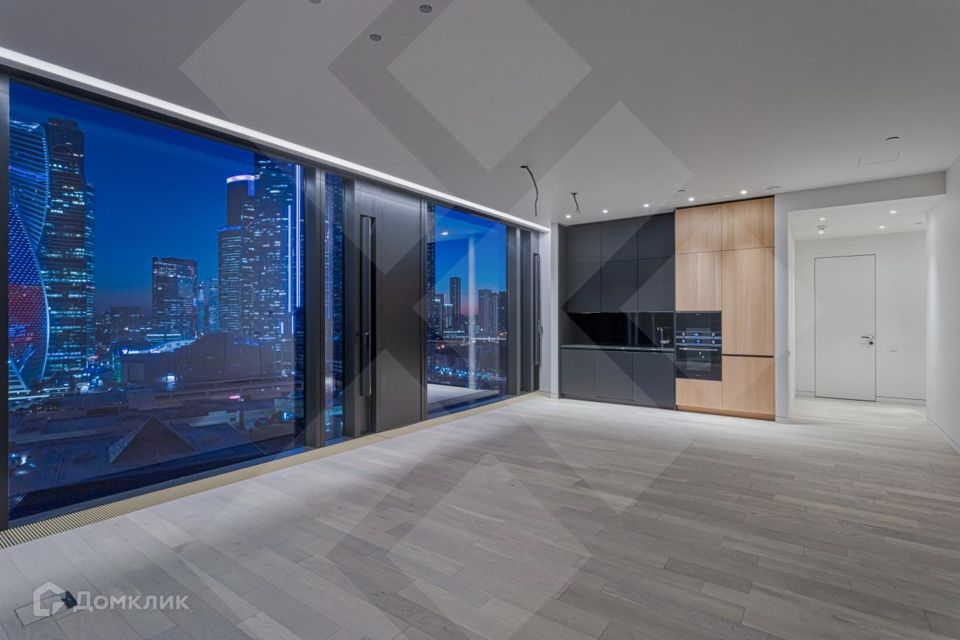 Продаётся 4-комнатная квартира, 130 м²