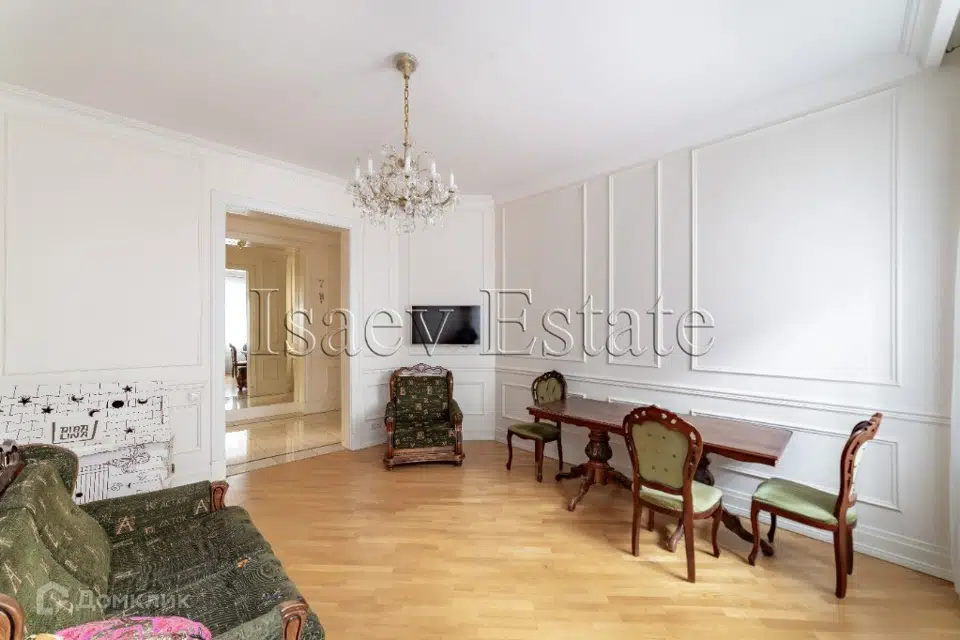 Продаётся 4-комнатная квартира, 143 м²