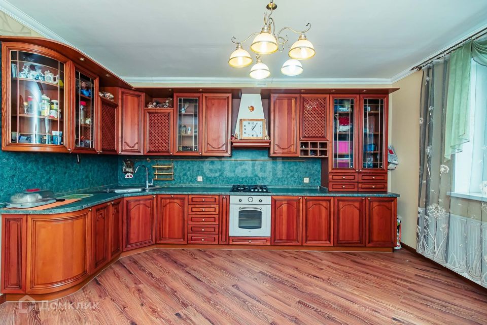 Продаётся 3-комнатная квартира, 121.3 м²