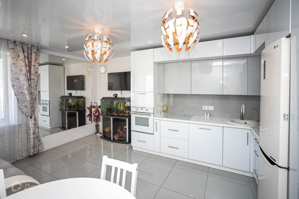 Продаётся 4-комнатная квартира, 97 м²